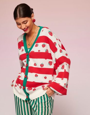 FLOLRA ΠΛΕΚΤΗ ΖΑΚΕΤΑ (STRAWBERRIES RED) KARAVAN ΖΑΚΕΤΕΣ