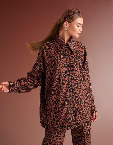 NADINE OVERSIZED SHIRT WITH POINTED COLLAR (LEOPARD) KARAVAN CLOTHES