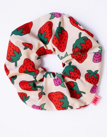 SCRUNCHIES (WHITE/STRAWBERRIES) MAMOUSH ΝΕΕΣ ΑΦΙΞΕΙΣ