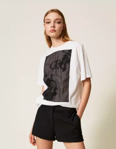 T-SHIRT ΜΕ ΤΟΥΛΙ ΚΑΙ ΚΕΝΤΗΜΑ ΜΕ ΛΟΥΛΟΥΔΙΑ TWINSET ΝΕΕΣ ΑΦΙΞΕΙΣ