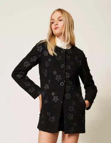 ΜΠΟΥΚΛΕ ΠΑΛΤΟ ΜΕ ΛΟΥΛΟΥΔΙΑ ΚΑΙ ΠΟΥΛΙΕΣ TWINSET new arrivals 2