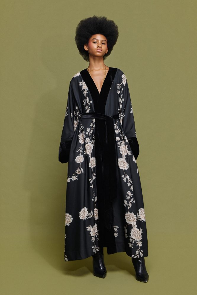 ‘VANESSA’ ΜΑΚΡΥ ΚΙΜΟΝΟ ΜΕ ΒΕΛΟΥΔΟ (BLACK/FLORAL) MAMOUSH ΝΕΕΣ ΑΦΙΞΕΙΣ 4