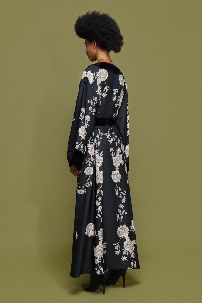 ‘VANESSA’ ΜΑΚΡΥ ΚΙΜΟΝΟ ΜΕ ΒΕΛΟΥΔΟ (BLACK/FLORAL) MAMOUSH ΝΕΕΣ ΑΦΙΞΕΙΣ 7