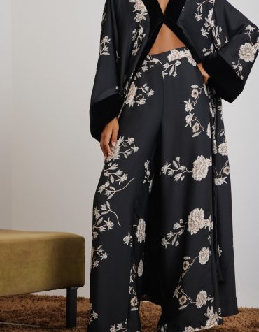 ‘SOFIA’ ΕΜΠΡΙΜΕ ΠΑΝΤΕΛΟΝΑ (BLACK/FLORAL) MAMOUSH ΝΕΕΣ ΑΦΙΞΕΙΣ